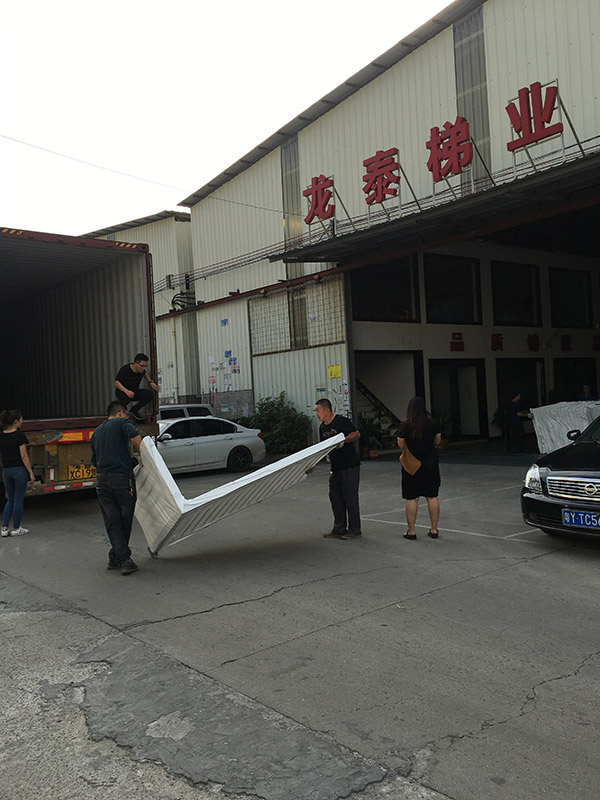 鋁合金護(hù)欄出貨
