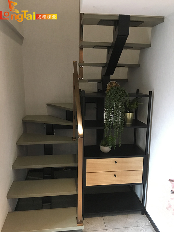 樓梯立柱
